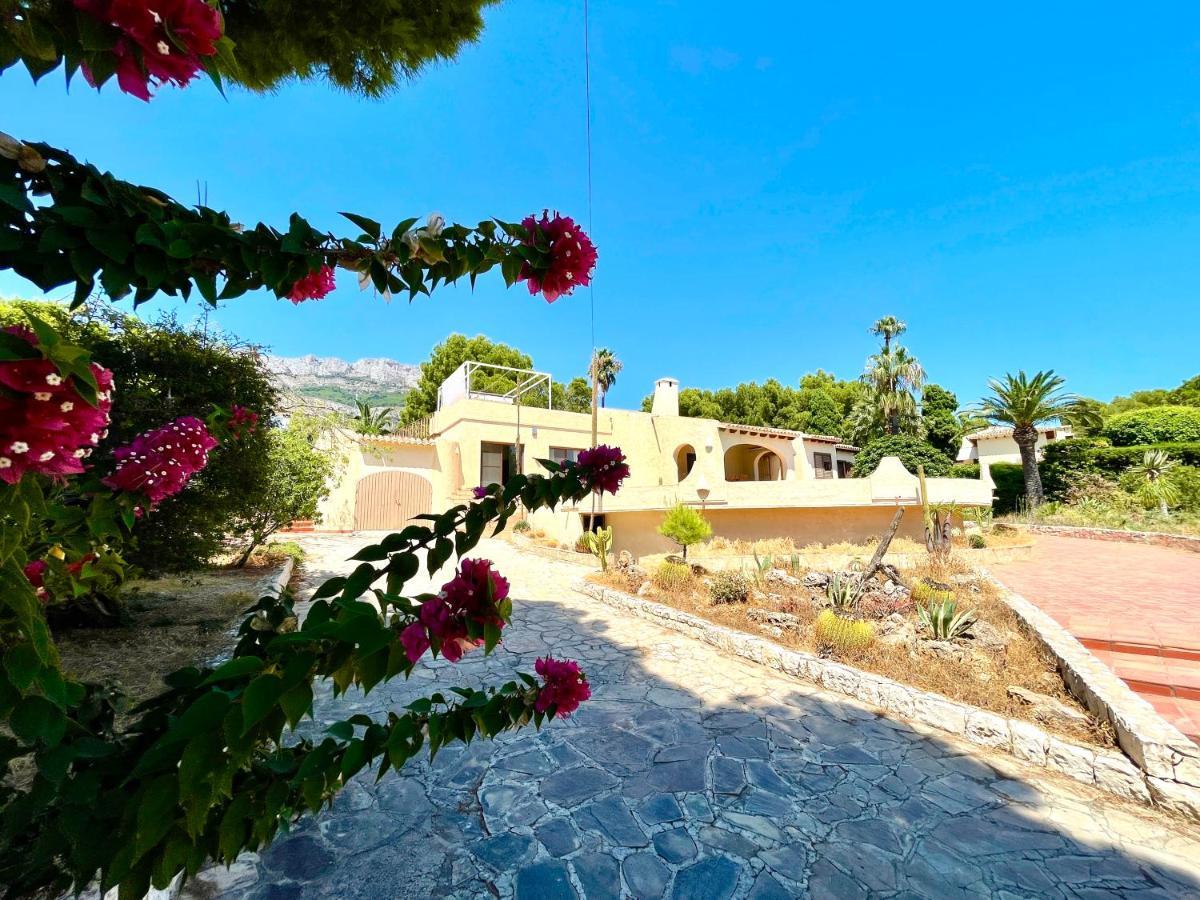 Villa De Estilo Espanol Con Jardin Y Piscina Altea Exterior photo